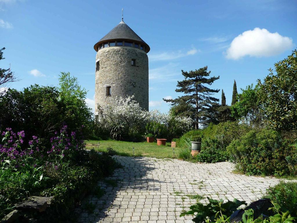 Au Moulin Geant Bed & Breakfast Rochefort-sur-Loire Екстериор снимка